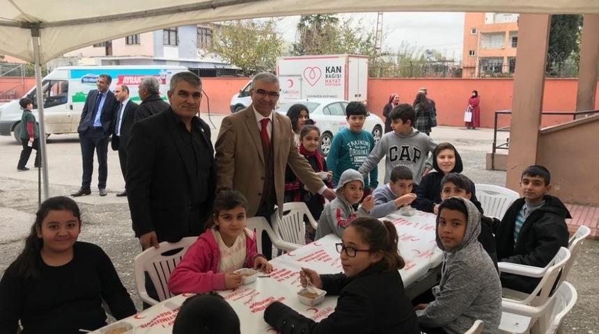 &Ouml;ğretmen ve velilerden Kızılay&rsquo;a kan bağışı