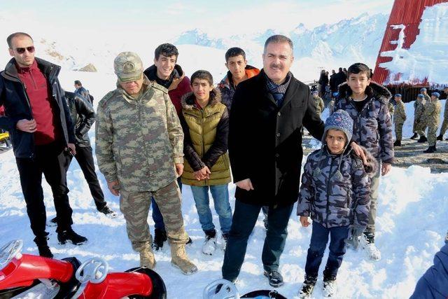 Hakkari’de ‘dağ evi ve kayak sezonu’ açılışı