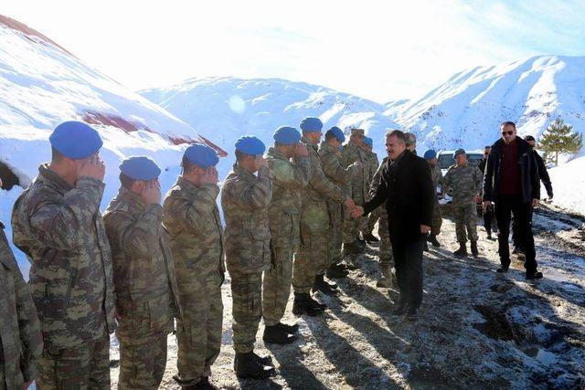 Hakkari’de ‘dağ evi ve kayak sezonu’ açılışı