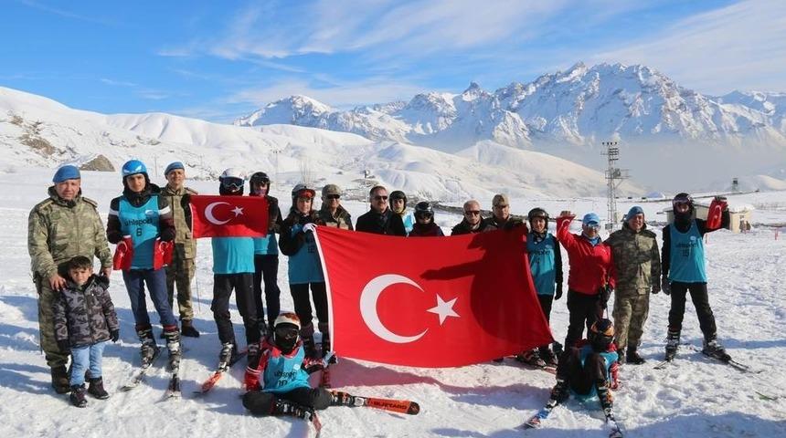 Hakkari&rsquo;de &lsquo;dağ evi ve kayak sezonu&rsquo; a&ccedil;ılışı