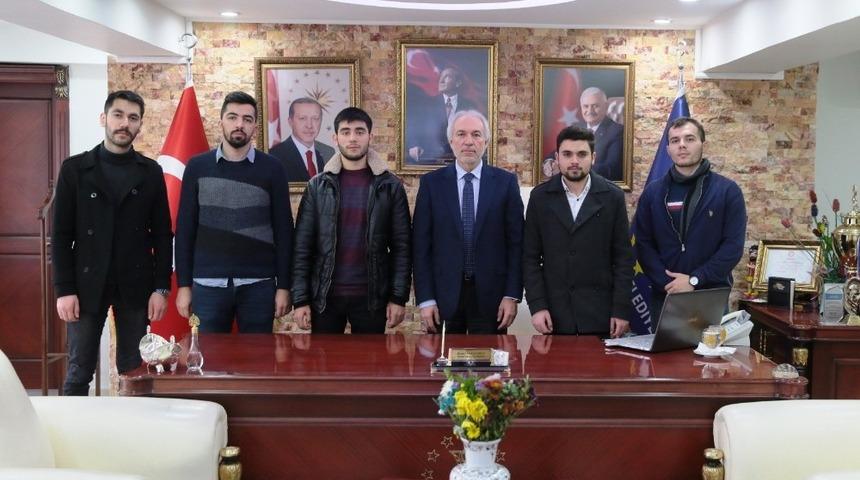 DP&Uuml; Yapay Zeka Topluluğundan Başkan Sara&ccedil;oğlu&rsquo;na ziyaret