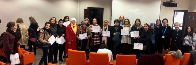 İzmit’te iş kadınlara eğitim semineri verildi