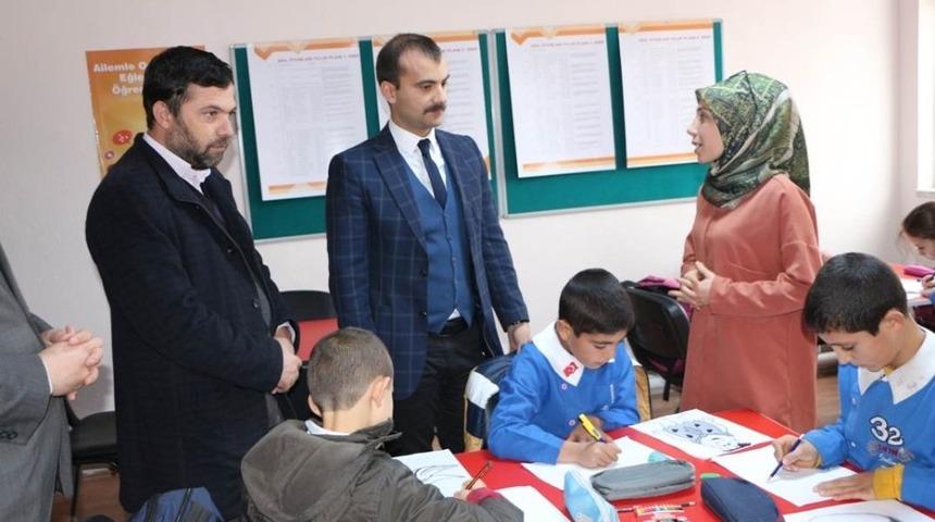 Kaymakam Yenig&uuml;n&rsquo;den kurslara ziyaret