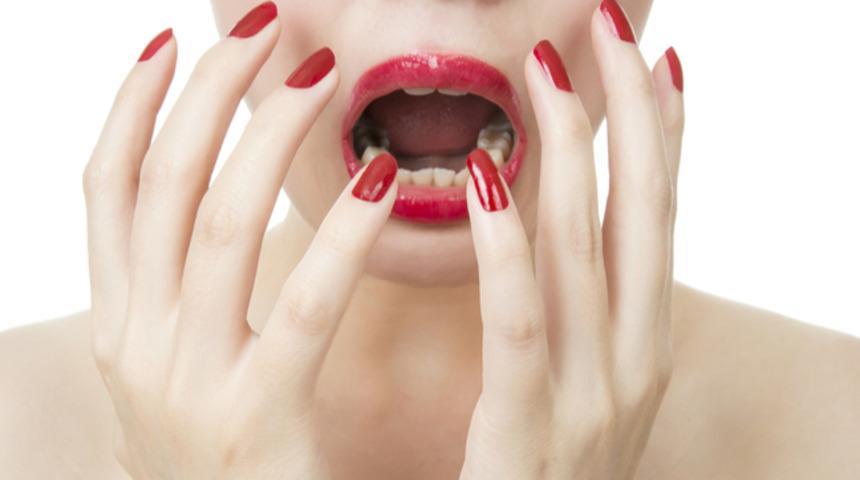 Çok korkuyorum, yüzümün tam ortasında!