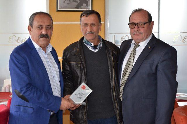 MHP Milas İlçe Başkanlığı’ndan geçmiş dönem başkanlarına plaket