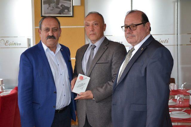 MHP Milas İlçe Başkanlığı’ndan geçmiş dönem başkanlarına plaket