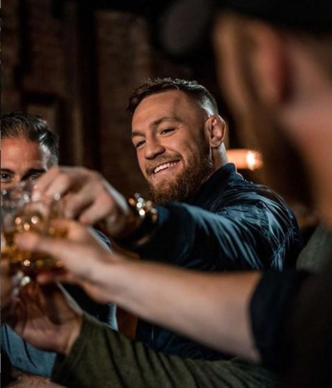 100 milyon dolarlık serveti var ama tek kuruş harcamadan l&uuml;ks i&ccedil;inde yaşıyor