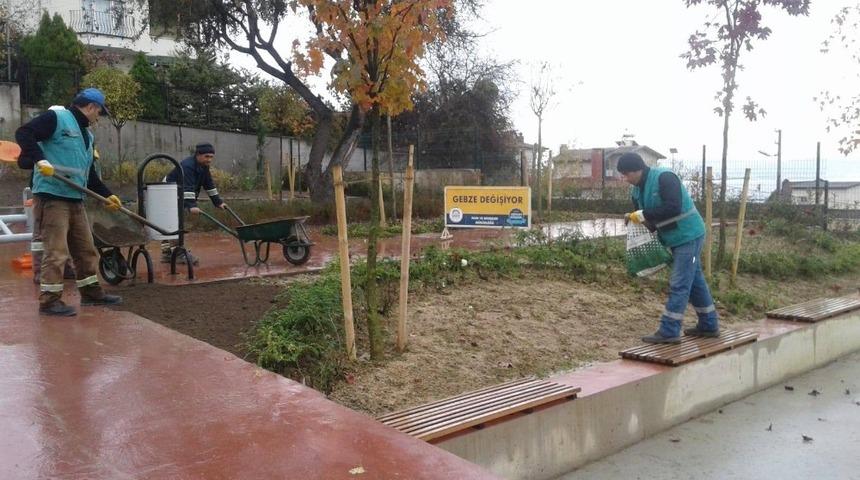 Parkların bakım ve onarım &ccedil;alışmaları s&uuml;r&uuml;yor