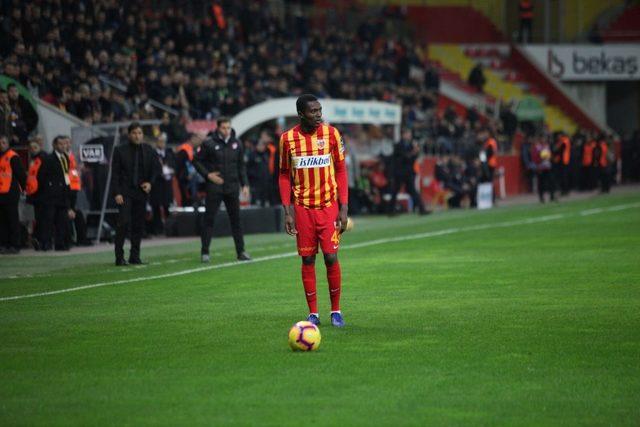 Bernard Mensah cezalı duruma düştü