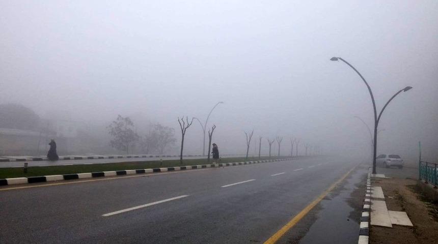 Manisa&rsquo;da yoğun sis etkisini s&uuml;rd&uuml;r&uuml;yor