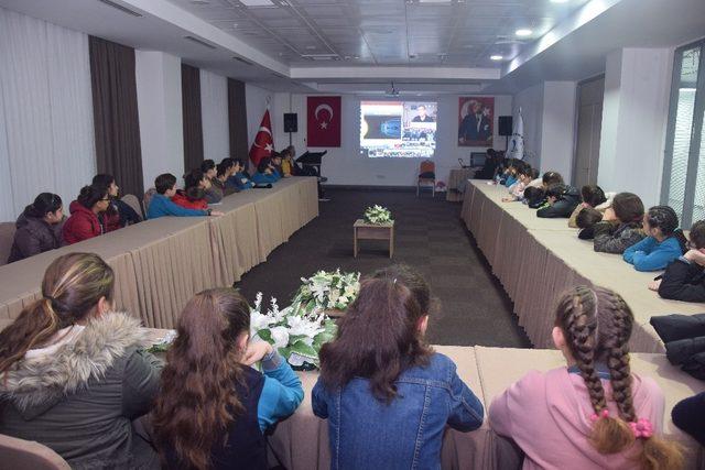 Lapseki’de orta okul öğrencileri NASA İle E-Konferans gerçekleştirdi