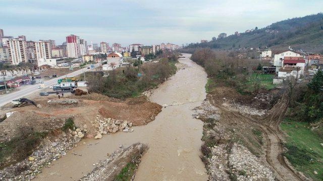 Sel afetinde yıkılan köprü yeniden yapılıyor