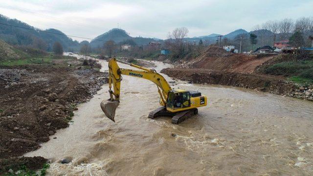 Sel afetinde yıkılan köprü yeniden yapılıyor