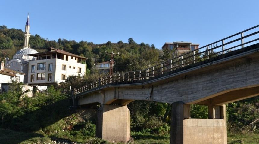 Sel afetinde yıkılan köprü yeniden yapılıyor