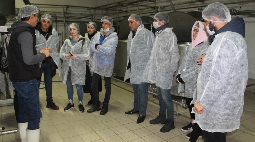 MYO öğrencileri süt ürünleri yapımının inceliklerini öğrendi