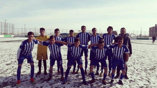 Kars’ta Liselerarası Futbol Turnuvasında şampiyon Alparslan Anadolu Lisesi