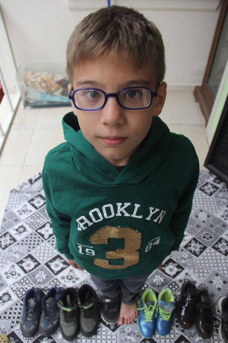 6 parmaklı Demirhan ne yazı yazabiliyor, ne ayakkabı bulabiliyor G5