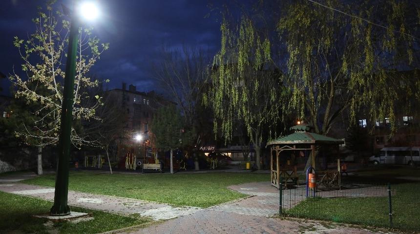 Niğde Belediyesi&rsquo;yle Parklar Aydınlanıyor