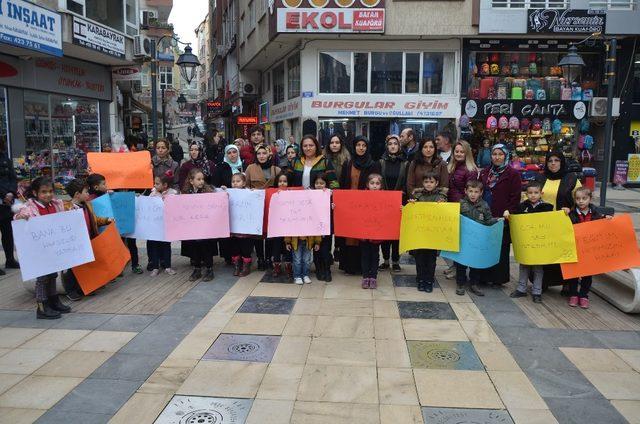 Öğrenciler ve velilerden ’öğretmenimizi geri istiyoruz’ eylemi