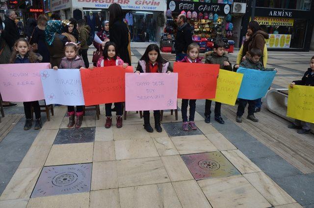 Öğrenciler ve velilerden ’öğretmenimizi geri istiyoruz’ eylemi