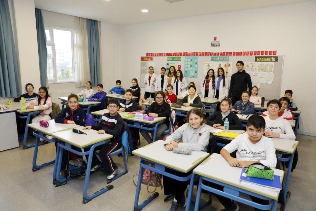 SANKO &Uuml;niversitesi Hemşirelik B&ouml;l&uuml;m&uuml;, farkındalık eğitimlerini s&uuml;rd&uuml;r&uuml;yor