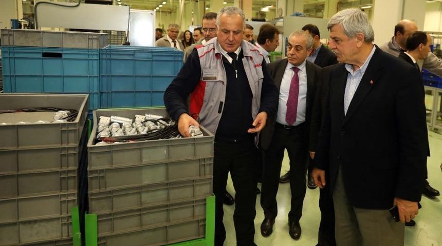 Karaosmanoğlu &Ccedil;ayırova&rsquo;daki &uuml;retim merkezlerini ziyaret etti