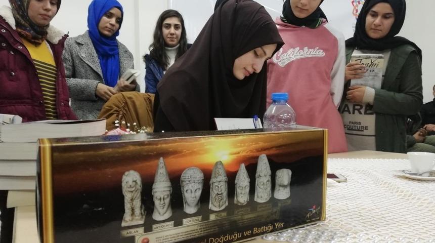 Kahtalı &ouml;ğrenciler yazarlarla buluşuyor