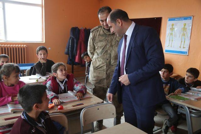 Kaymakam Işıktaş okulları gezdi