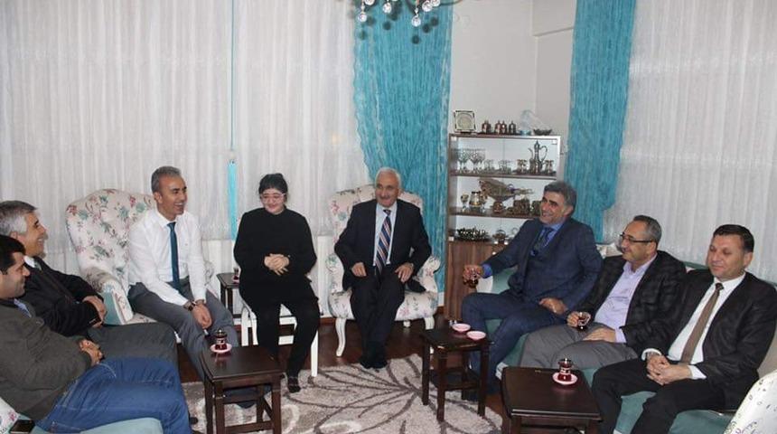 M&uuml;d&uuml;r &Ccedil;elik damatsız gelin ile bir araya geldi