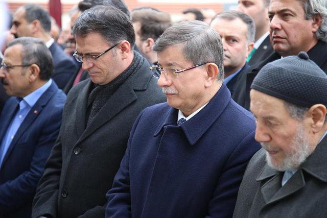 Ahmet Davutoğlu, Tokat'ta cenaze törenine katıldı