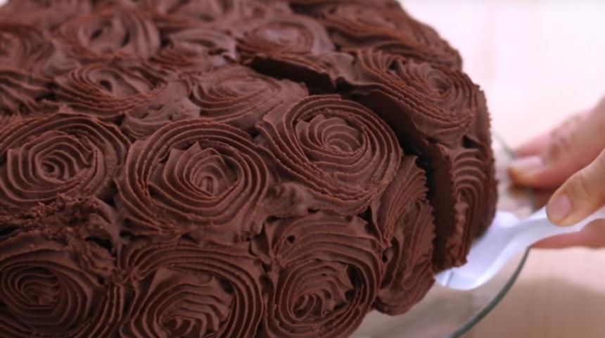Çikolatalı Gül Desenli Pasta