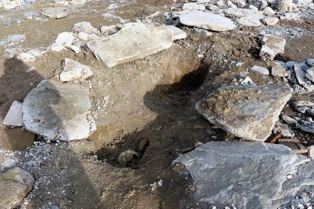 Sular çekilince, eski mezarlık ortaya çıktı