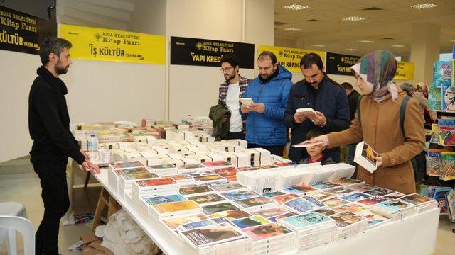 Bigalılar Kitap Fuarı’na akın ettiler