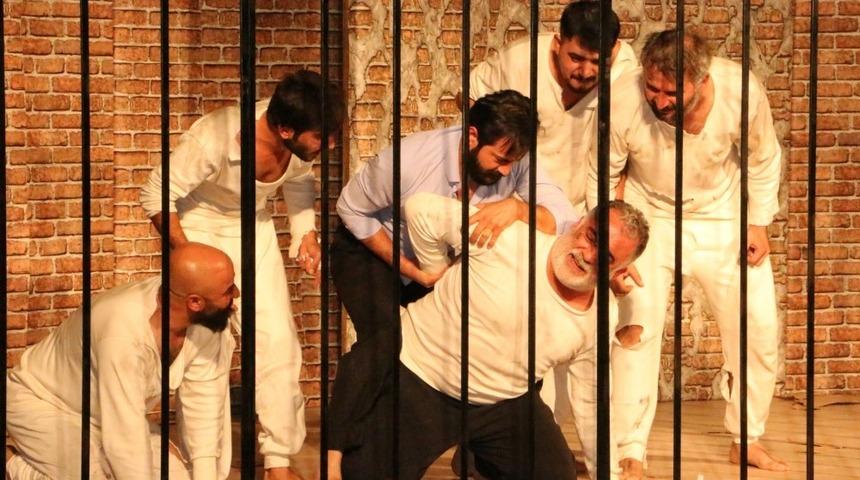 &rsquo;72.Koğuş&rsquo; Diyarbakır&rsquo;da sahnelendi