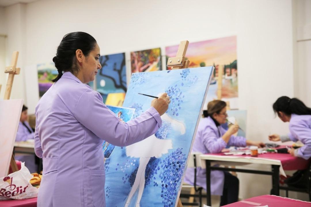 Resim yaparak stres atıyorlar