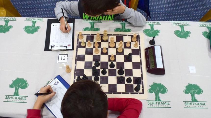 Satran&ccedil; branşında faaliyetler hız kesmiyor