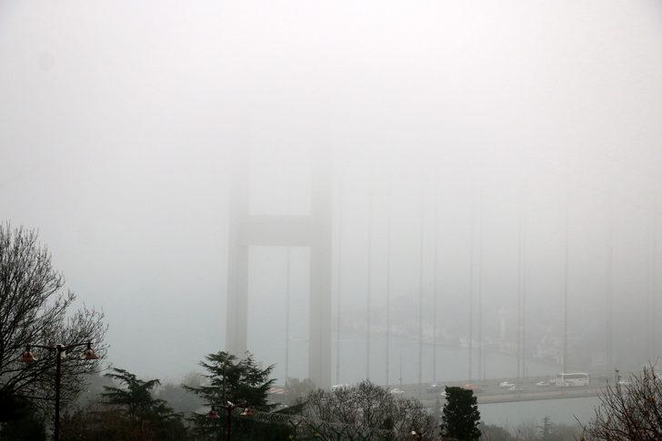 İstanbul Boğazı'nda sis etkili oluyor