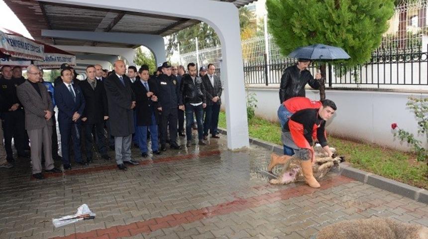 Mersin Emniyeti kurban kesti