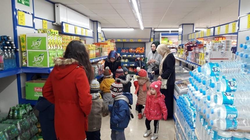 Anaokulu öğrencileri market alışverişi yaptı