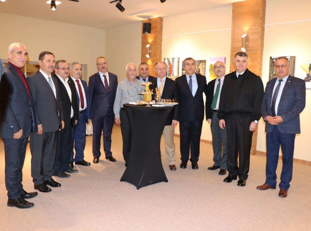 &Uuml;nl&uuml; Ressam Ziya B&uuml;y&uuml;k unutulmayan eserlerini sergiledi