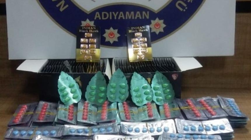 Durdurulan ş&uuml;pheli ara&ccedil;tan uyuşturucu hap &ccedil;ıktı