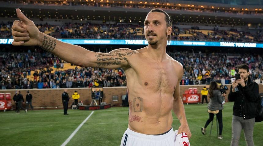 Zlatan Ibrahimovic, kariyerine Los Angeles Galaxy'de devam edeceğini a&ccedil;ıkladı