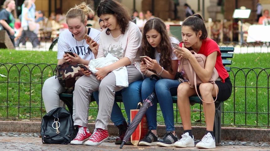 Bir yıl telefonsuz yaşayabilene 100 bin dolar ödül