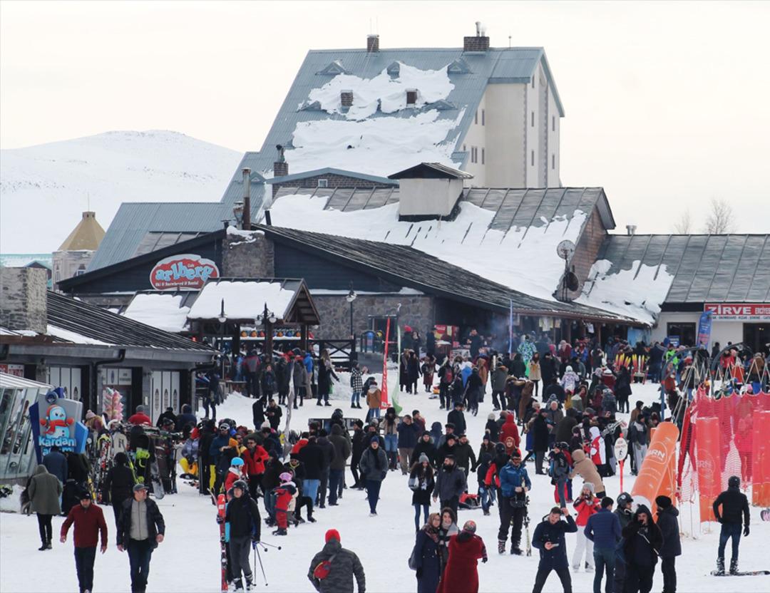 Adım atacak yer kalmadı! 2 g&uuml;nde 30 bin kişiyi ağırladı