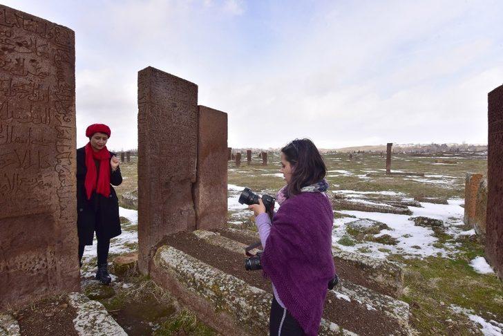 Fotoğrafçılardan Ahlat’ın tarihi mekanlarına yoğun ilgi G3