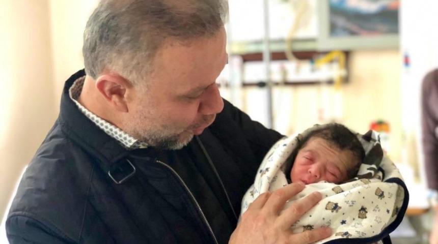 Eymen ve Vedat bebeklere &ldquo;Hoş Geldin&rdquo; ziyareti