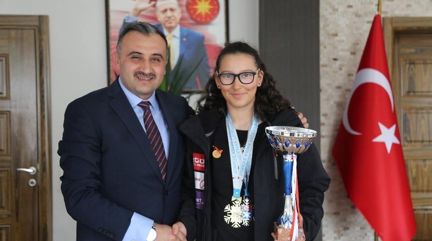 Develi Belediyesi&rsquo;nin kayak sporcuları Snowboard Milli Takımı hazırlık kampında