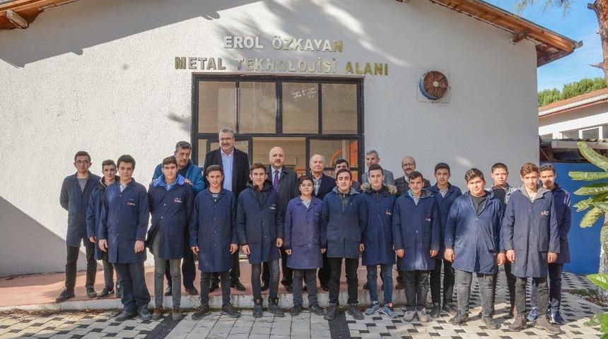 Karacabey&rsquo;de eğitime destek s&uuml;r&uuml;yor