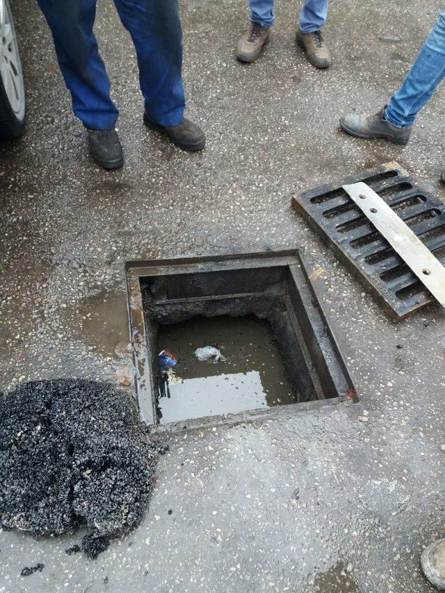 Aksaray’da çalınan rögar kapağı belediye tarafından yenilendi