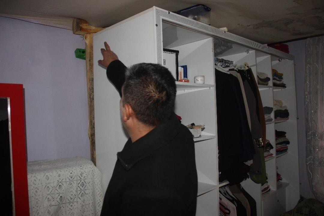 Eski korucu toprak evde yaşam m&uuml;cadelesi veriyor